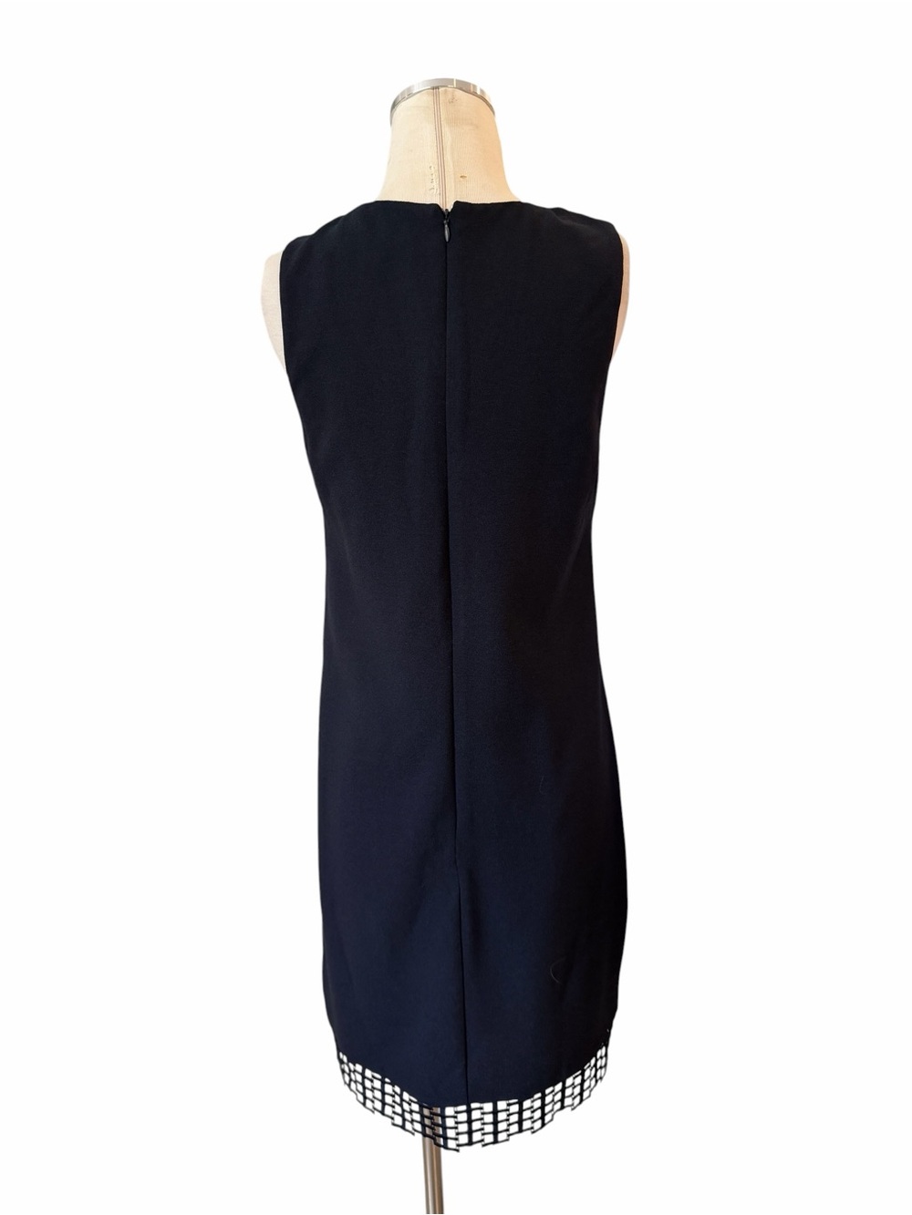 Antonio Melani Sleeveless Navy with Orange Lace-Trim Shift Dress Sz 6 - Picture 9 of 12